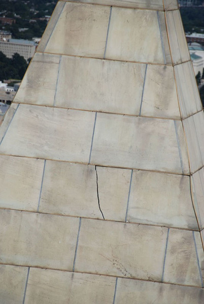 washmonumentcrack.jpg