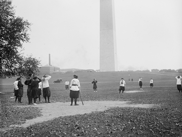 1919WomenBaseBall.jpg
