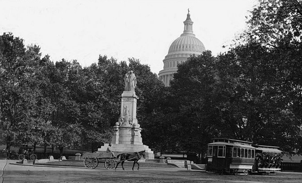 PeaceMonument1909LOC.jpg