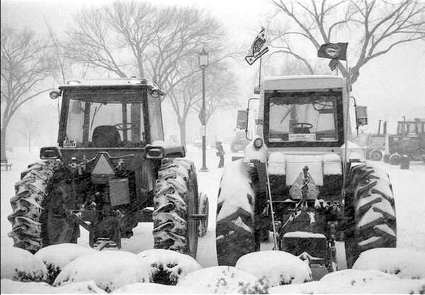 TractorSnow1979.jpg