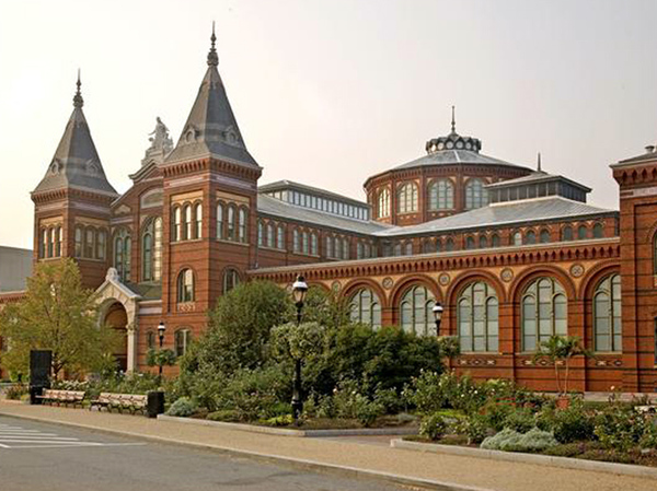 Arts and Industries Building<br />
