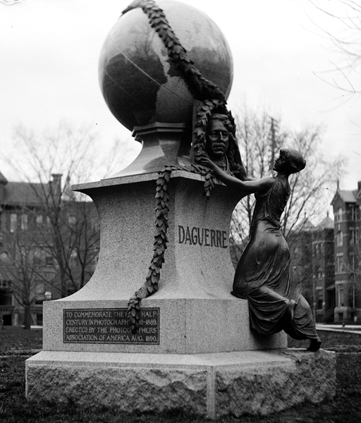 Daguerre Statue